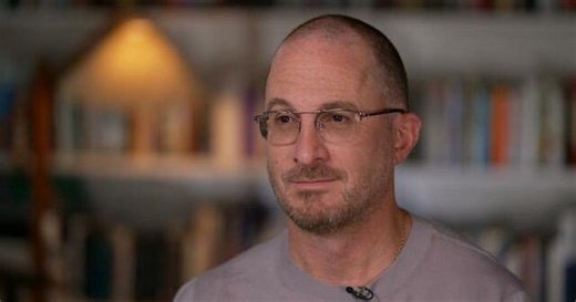 Darren Aronofsky on new book, giving Brendan Fraser come-back role: "He wanted to work"