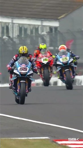 Bulega 🆚 Rea: the battle for P2 ✊ | 2025 #UKWorldSBK 🇬🇧
