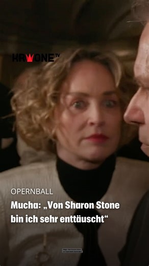 ➡️ Mega-Star Sharon Stone am Opernball überfordert Hollywood-Star Sharon Stone wurde am Opernball 2026 mit Spannung erwartet – doch statt Glamour gab’s Gefühlschaos: erst Tränen, dann die Flucht. Einer, der vom Auftritt der Ikone wenig hielt, ist Verleger Christian W. Mucha. Er nahm kein Blatt vor den Mund und fand im krone.tv-Interview mit Sasa Schwarzjirg deutliche Worte. ➡️ mehr dazu findest du im Link in der krone.tv-Bio #news #kronenzeitung #kronetv #sharonstone #opernball | Kronen Zeitung