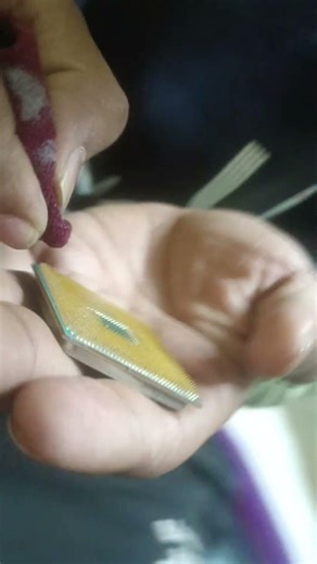 cleaning thermal paste by hand off a cpu 🤣 #ryzen5 #cpu #pcgaming #cleaning #amdprocessor #shorts