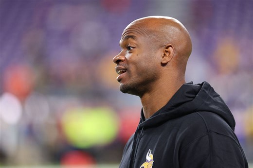 "She’s dunking already": Hoops fans react to ex-NFL RB Adrian Peterson's daughter Ari Peterson's hooping skills