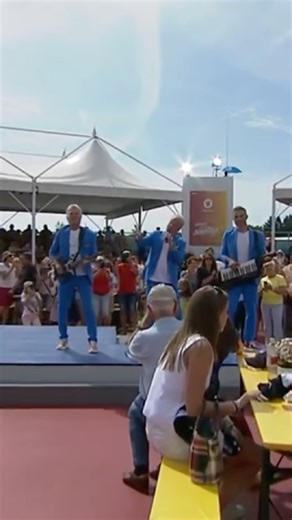 Liebe Calimeros Fans, der Freitag klingt am schönsten mit unserem Lied! 🎵 👉 Jetzt hier 'Verliebtes Herz an Bord" bestellen: https://calimeros.lnk.to/Verliebtes_Herz_an_Bord Liebe Grüße, Eure Calimeros | Calimeros