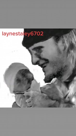 The sketch someone did that saw the last picture of layne staley holding his nephew Oscar few months before he passed.#aliceinchains #maninthebox #jerrycantrell #fyp #music #grunge #laynestaley #90's