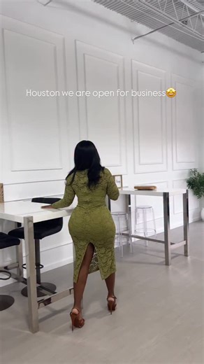 Nathalie Nicole Smith on Instagram: "Shout out to every single soul who reached out to book their content days, events and vip mentorship with @rentgreenhousehtx Make sure you get a ticket to our open house JAN 3rd Dm GREENHOUSE for access or visit Link in bio"