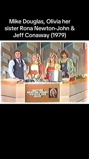 #mikedouglas #jeffconaway #olivianewtonjohn #ronanewtonjohn #grease #sandy #mikedouglasshow (1979) Mike Douglas's special guests Olivia Newton-John with her sister Rona Newton-John and Rona’s then fiancee Jeff Conaway from Movie Grease.