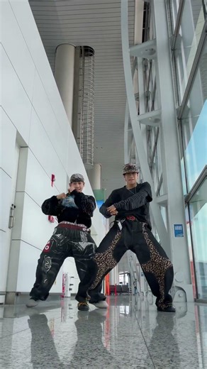 Dancing DNA 會跳舞的男生都很帥 👍