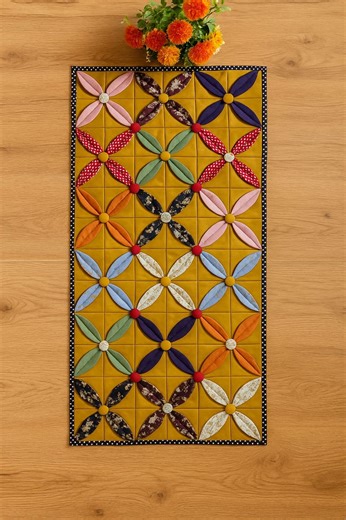 Flower Quilt Table Runner #sewing #crafting #quilting #arts #crafts | Indah Sewing