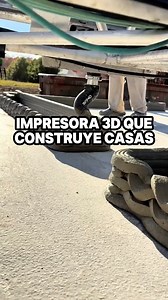 Una impresora 3D gigante está revolucionando la forma en que se construyen las casas. 🏗️✨ En lugar de plástico, utiliza cemento líquido, levantando paredes capa por capa con una precisión impresionante. Lo que antes tomaba meses, ahora se puede construir en tan solo horas. ¡El futuro de la arquitectura ya comenzó! 🏠🔥 #Innovación #Tecnología #Construcción3D #Curiosidades #AvancesHumanos | El Abismo