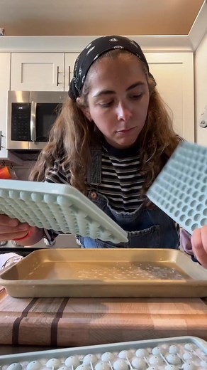 Kitchen Fail: How to Fill Ice Cube Trays Properly