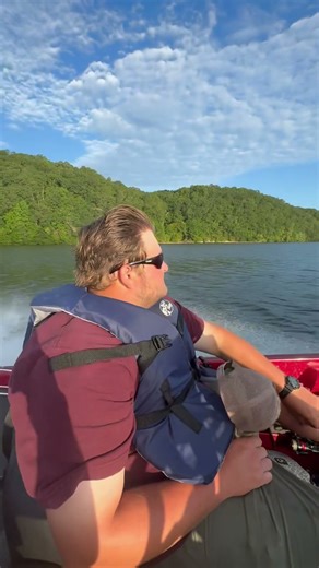 Pickwick Fun. #skeeterboats #allglorytogod #bassfishing #lowrance #dobynsrods