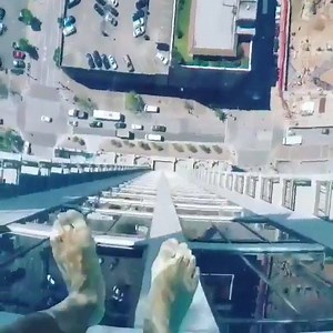 Uma piscina com fundo transparente! 😳 😱 | É Extraordinário