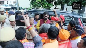 641K views · 10K reactions | विश्व हिन्दू तख्त प्रमुख वीरेश शांडिल्य को पुलिस ने नूहं जाने से रोका तो PM मोदी से कर डाली CM खट्टर को हटाने की मांग, बोले अब दिल्ली संसद भवन से शुरू होगी जलाभिषेक यात्रा | Janta Breaking News | Facebook