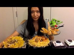 【吃播】近景：肉酱与牛肉意面&锅贴&奥利奥蛋糕 [Eating Show] Close camera: Spaghetti&Pasta&Oreo cake&Pot stickers (Mukbang)