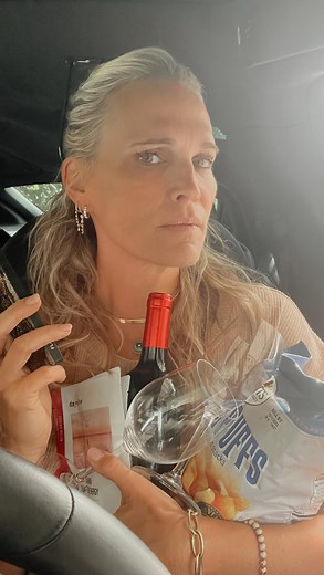 Molly Sims | I’m here 👋🏼 | Instagram