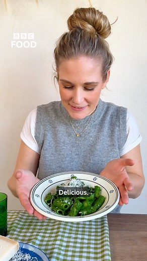 This 5 ingredient kale pasta is ready in 15 minutes and packed with greens. Need we say more?! https://www.bbc.co.uk/food/recipes/green_kale_pasta_98363 | BBC Food
