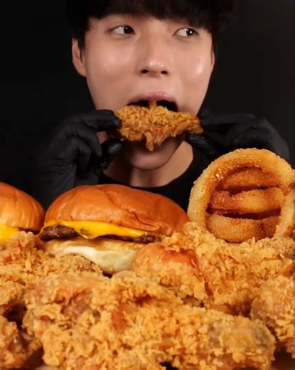 🍗🔥 KOREAN CRISPY CHICKEN FEAST! 🍔🍟 Cheesy Burger, Onion Rings, Fries & Chicken Nuggets Mukbang