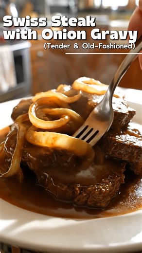 🥩🧅🥘✨ Swiss Steak with Onion Gravy (Tender & Old-Fashioned) Swiss steak like this brings back memories. Some people cook it with tomatoes… others swear by onion gravy. Which one do you make? ⏱️ Recipe Details Prep Time: 10 minutes Cook Time: 1 hour 30 minutes Total Time: 1 hour 40 minutes Servings: 4 🥩 Ingredients Swiss Steak 1½–2 lbs round steak or cube steak Salt & black pepper ½ tsp garlic powder ½ tsp paprika ½ cup all-purpose flour (for dredging) 2 tbsp oil Onion Gravy 2 tbsp butter 2 la