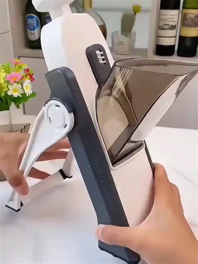 🔥 Save time in the kitchen and chop your veggies in seconds! This mandoline slicer makes meal prep fast, easy, and mess-free — no more struggling with knives. Get perfectly cut vegetables every time with minimal effort 👌