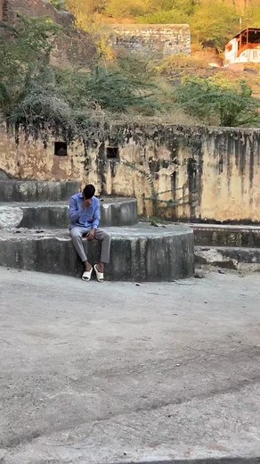 vijay 3 guy fanpage on Instagram: "Library jane ke fayde 🌽 #library #librarylife #study #marriage #comedy #new #foryou #vijay3guy"