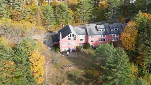 We’re continuing to roll out the Divided Sky staff and alumni reflections shared during the Beacon Jams 5th Anniversary livestream. Today’s video brings you inside Divided Sky—what the environment feels like, how the community functions, and what “long-term recovery with heart” looks like day to day. 💙 dividedsky.org | 888-TRY-DSKY 💚 | Divided Sky Foundation