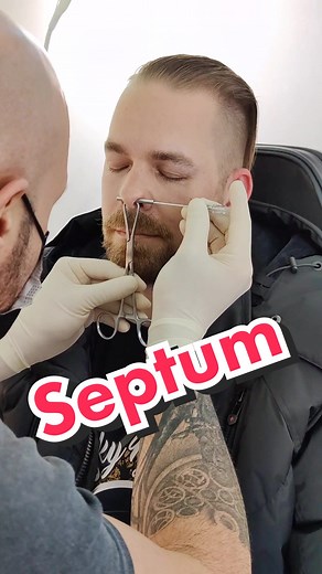 Björn bekommt ein Septum Piercing 💉 auch Männer lassen sich piercen 😎 #piercingstudiowk #septum #septumpiercing #piercedtok #piercingcheck #piercing