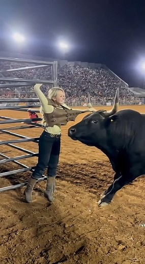 447K views · 1.8K reactions | Woman gets her clothes caught on a bull’s horn during a rodeo event in California, USA. | Laise Muricy | Facebook