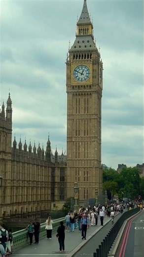 Big Ben From A Moving Bus #shorts #london #cityview