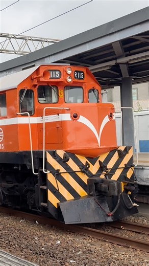 8262次 貨運列車 北湖離站