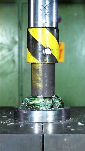 Exploding Disposable Plates vs. Hydraulic Press! 💥🍽️ #hydraulicpress #explosion #satisfying