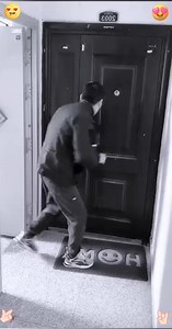 Zaščitite svoj dom v hipu z alarmom za vrata in okna ALARMO. Glasen alarm vas opozori na vsak neželen vstop in vam zagotovi mirno vest podnevi in ponoči. Enostavna namestitev, brez orodja. 👉 Nakupujte zdaj! https://emango.si/product/alarmni-sistem-za-vrata-in-okna-alarmo/?utm_campaign=120236452046840232 | eManGO Slovenija