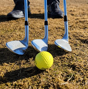 How to Hit Hard Pan Chip Shots Confidently – USGolfTV