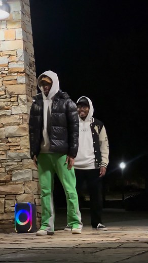 5.2K views · 51 reactions | Poppin/animation in the freezing cold 略 Comment where you’re from  Follow for more  @itz_klick . . #robot #popping #animation #dance #trending #fyp #kl #mm #explore #discover | Itz_klick | Facebook