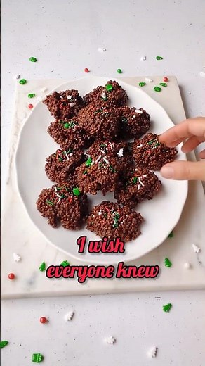 The EASIEST Christmas Candy - 5-ingredient, No-Bake Biscoff Chocolate Quinoa Clusters 🎄#xmas