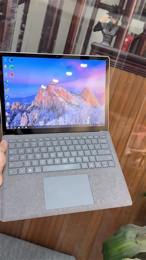 Surface laptop 4, giao diện mac hệ win