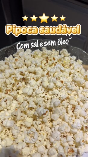 Jeniffer Farias on Instagram: "🍿 Pipoca saudável no microondas Sem óleo, só milho + sal 🧂 🍿 Benefícios da pipoca (sem óleo): ✔️ Rica em fibras → aumenta a saciedade ✔️ Poucas calorias quando feita sem óleo ✔️ Ajuda no emagrecimento por controlar a fome ✔️ Carboidrato simples e natural ✔️ Volume alto → come mais, sem exagerar nas calorias ✔️ Melhora o funcionamento do intestino ✔️ Ótima opção de lanche entre refeições ✨ Importante: Os benefícios valem quando a pipoca é feita sem óleo, sem mant