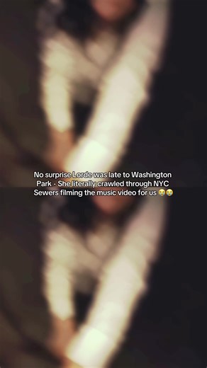 Lorde's Unexpected Arrival at Washington Square Park