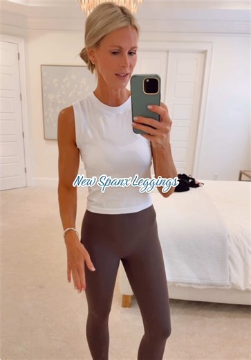 These Spanx leggings are SUCH good quality — I wore them to an OTF class and didn’t have to pull them up once 🙌 Totally recommend. #outfitinspo #momlife #springfashion #workoutclothes