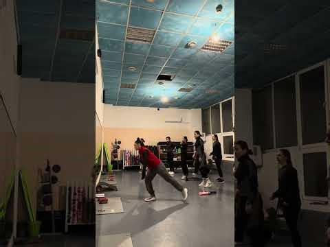 Interval - високоінтенсивне тренування на все тіло. Повне групове тренування