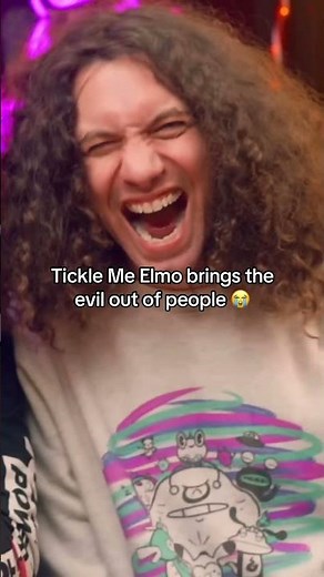 Tickle Me Elmo brings the evil out of people 😭