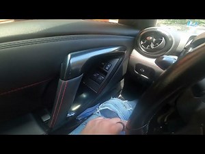 How to Automatically Lock and Unlock Side Windows in Nissan GT...
