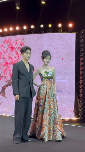 129K views · 2K reactions | TENCENT VIDEO 2025 PREVIEW PARTY ✨#MengZiyi #LiuXueyi  #ThePrincesssGambit  Such a sweet sight! Love seeing them hand in hand. #桃花映江山 #孟子义 #刘学义 #TencentVideo2025PreParty | WeTV | Facebook