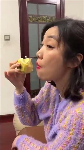 闺女可真贴心啊，给她爸的苹果都是进口削皮的！