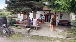 První zářijový víkend patří vínu. Už se na vás těšíme na znojemské vinařské stezce :-). https://www.facebook.com/events/230314760703826/ | Mapy.com