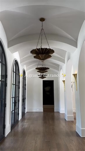 @make_my_day_home_decor on Instagram: "| Arched doors and a groin vault ceiling ….the perfect mix. By @arcadiahomesinc ….what do you guys think of this look?💭| . . . . . . . . . . #howwedwell #interiordecor #homedecor #inspiredliving #classyinteriors #elegantinteriors #slowliving #homesweethome #homes #interiorinspo #interiorstyling #interiorstyle #decoratingideas #housedesign #decorhome #designideas #livingroomdecor #adstyle #interiorgoals #autumndecor #decorationinterieur #roomforinspo #vogue