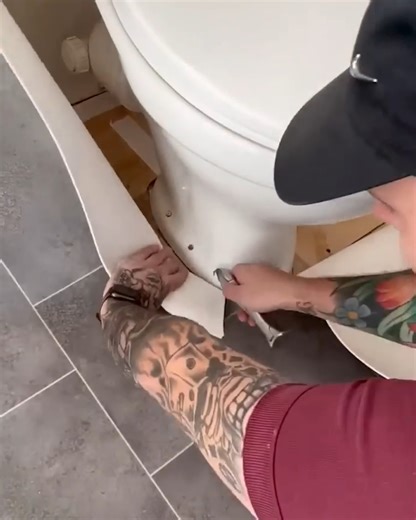 989K views · 2.7K reactions | Getting the perfect cuts on the flooring projects! ️ | MetDaan DIY | Facebook