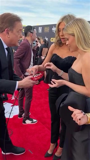 Jennifer Aniston Fans Page - Critics Choice Award 2024