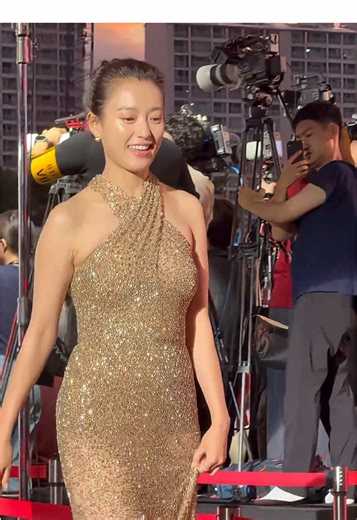 Han Hyo Joo en la alfombra roja: Belleza y Estilo