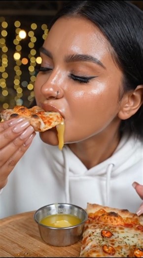 cheese pizza asmr sound!! #satisfying #oddlysatisfying #viralchallenge #shorts #likeandsubscribe