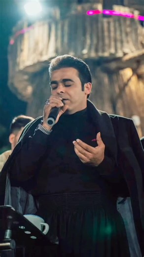 ‎رسانه لر بختیاری‎ on Instagram‎: "آشنا ایزنه دردی ز غریب صد پله برتر 🙂💔 شعری بسیار زیبا و پر از مفهوم از استاد قاسم فاضلی زلکی 💊🎵💊 تقدیم به شما دوست داران صدای استاد 👑 #قاسم_فاضلی #بختیاری #لربختیاری"‎