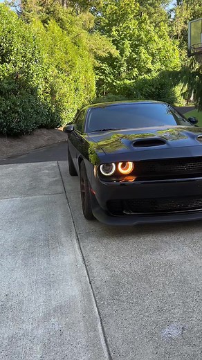 Dodge Challenger SRT Hellcat: Pure Muscle Power